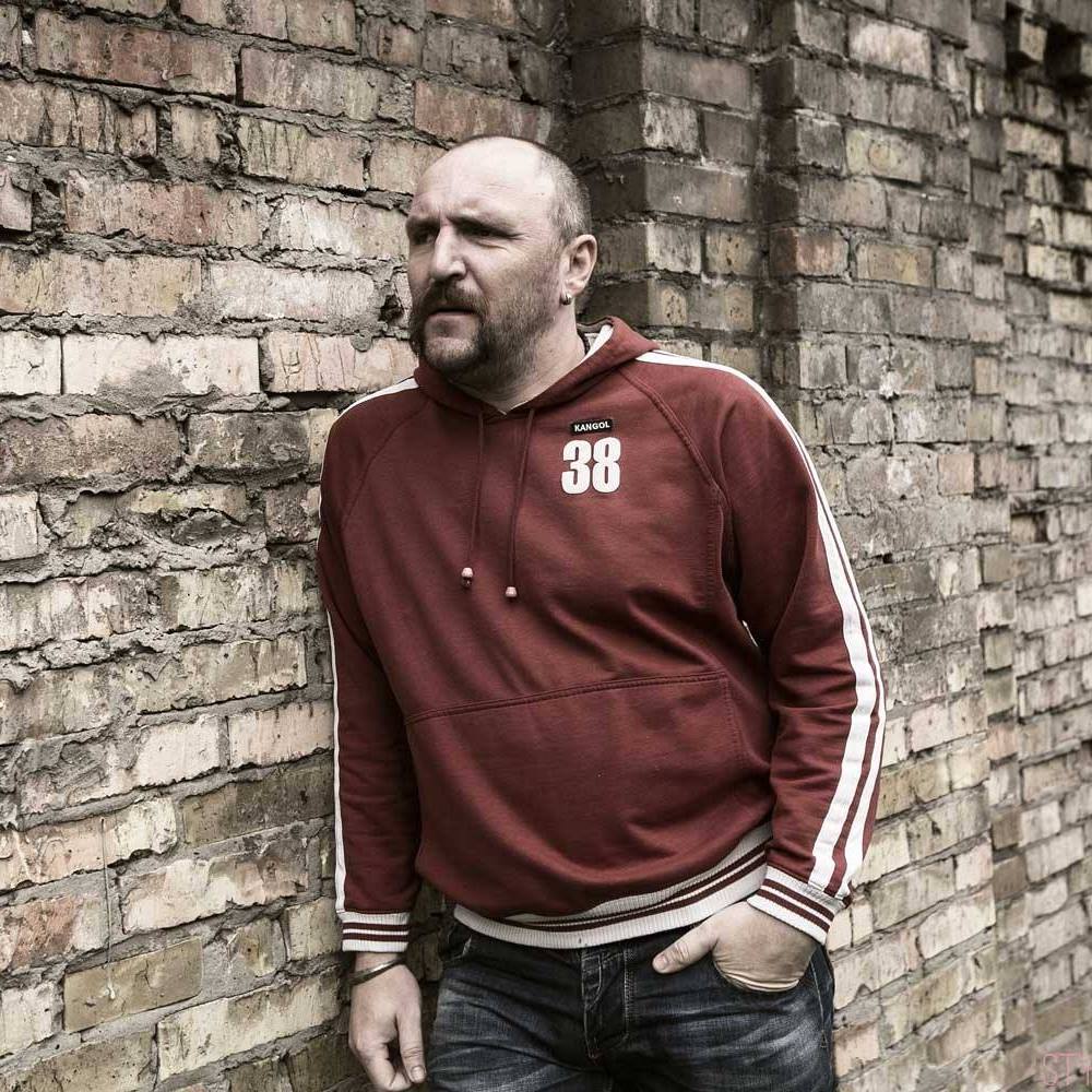 Автор - Стікерпак “Здоровий Глузд поспішає на допомогу”